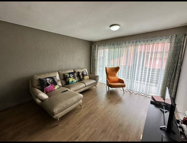 2 BEDROOM APARTMENT FOR SALE IN LYNNWOOD